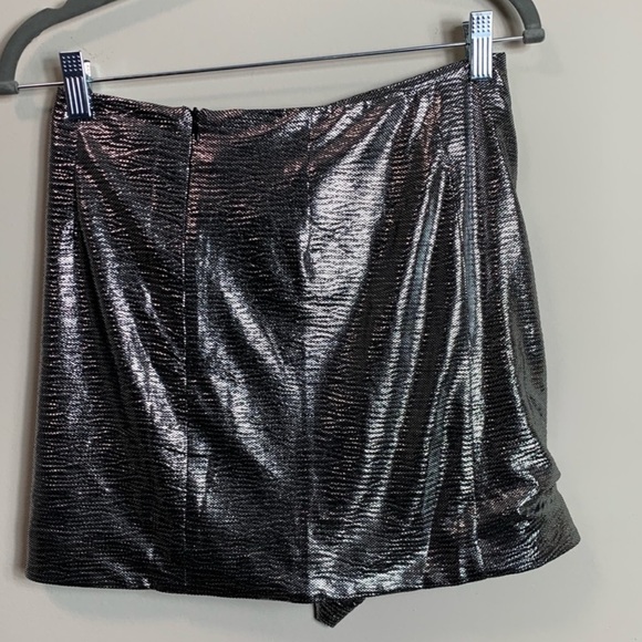 Lovers & Friends Lisa Metallic Ruffle Mini Skirt - Picture 4 of 5